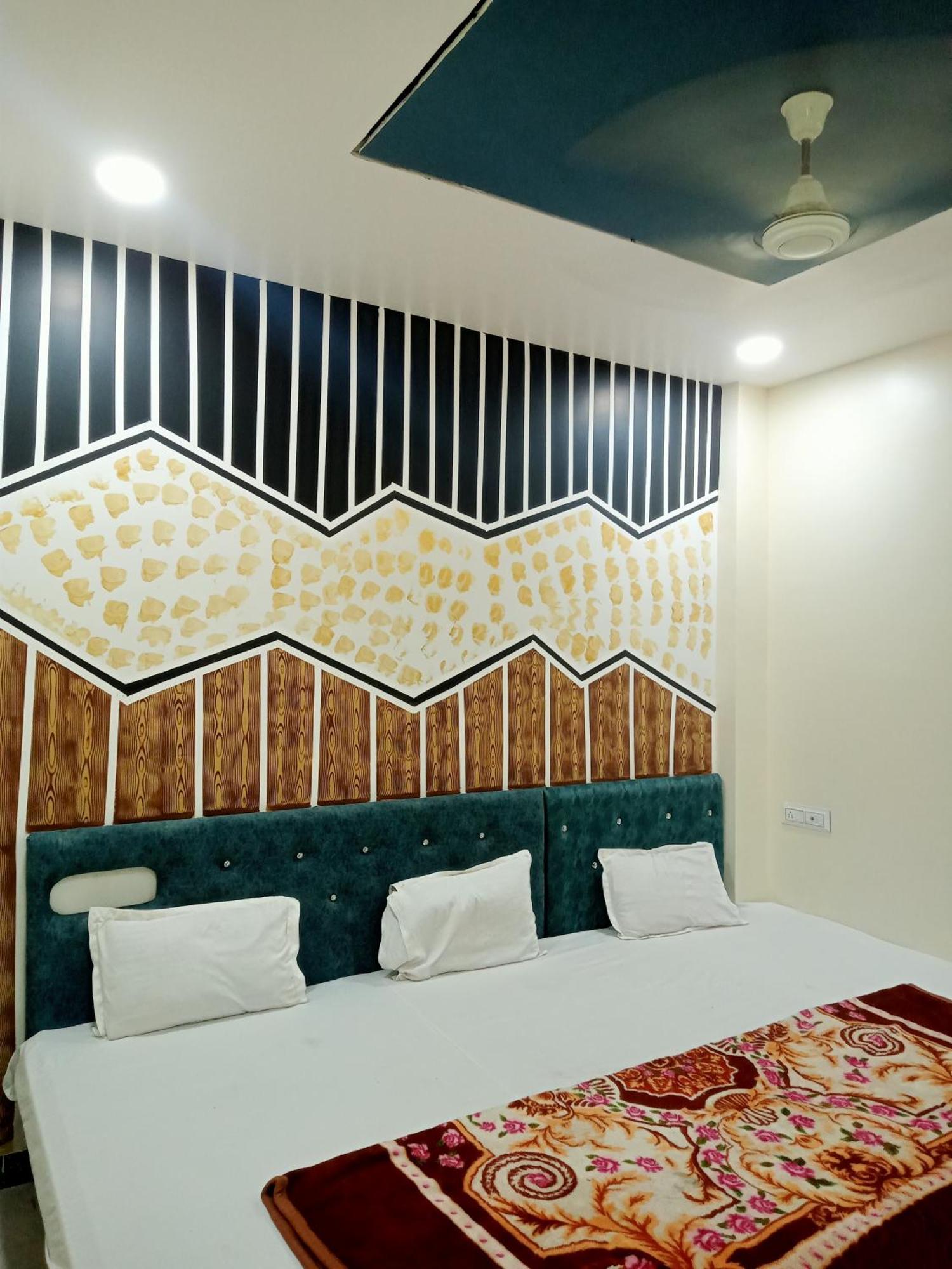 Hardik Palace اوجاين المظهر الخارجي الصورة