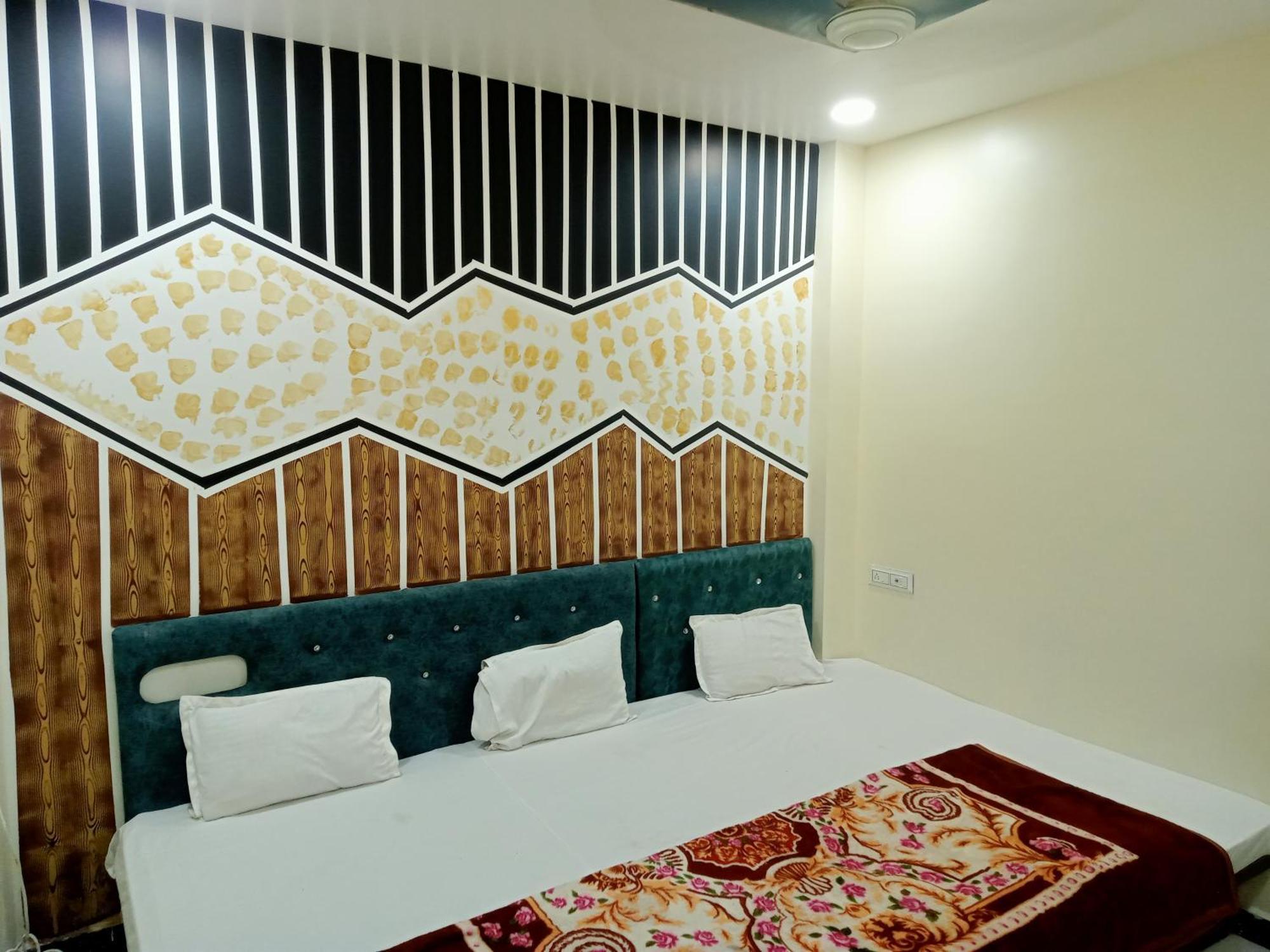 Hardik Palace اوجاين المظهر الخارجي الصورة
