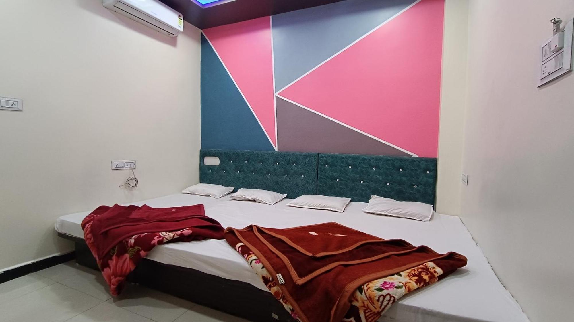 Hardik Palace اوجاين المظهر الخارجي الصورة